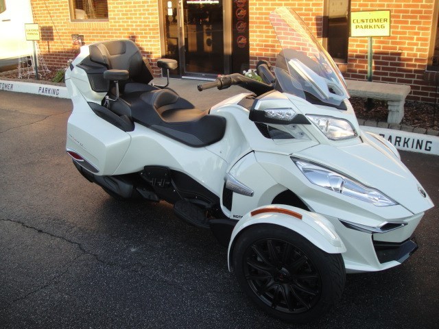 2016 Can-Am Spyder F3 Limited Intense Red Pearl