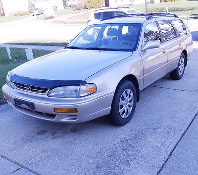 Toyota : Camry LE 96 toyota camry wagon 3.0 l le v 6 7 passenger 155 k 1996 gold station