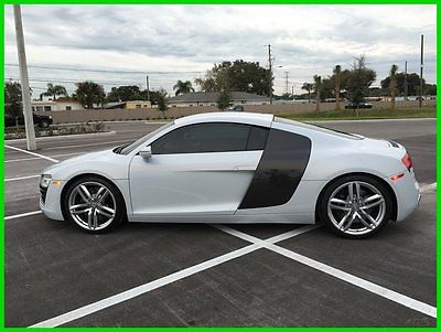 Audi : R8 430HP Quattro Immaculate Condition COUPE V8 4.2 S-tronic Carbon Fiber Side Blades Navigation Back up Camera,