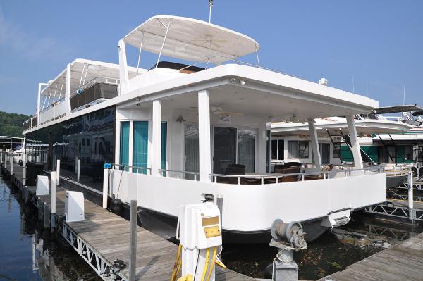 2012 THOROUGHBRED 21' x 103' House Boat