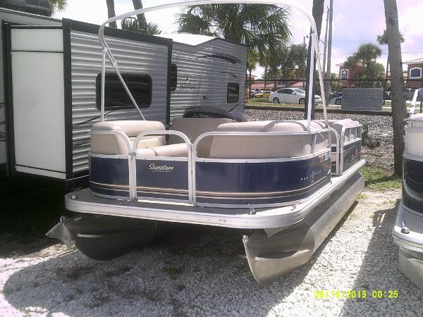 2014 Sun Tracker Party Barge 18 DLX