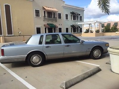 Lincoln : Town Car Signature Series 1997 town car in very good condition