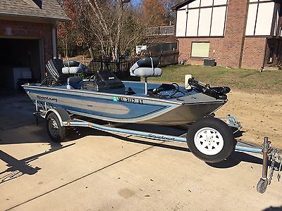 1992 SPECTRUM 1509 16' aluminum fishing boat w/ 40 hp Force and trailer