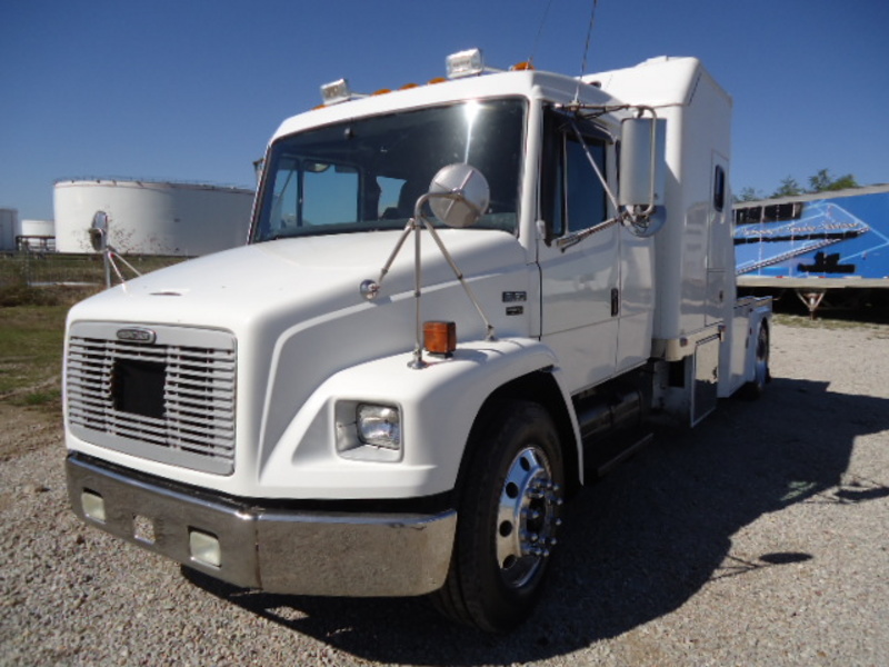 2003 Freightliner Fl60 Sport Chassis
