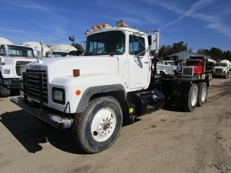 1996 Mack Rd688s