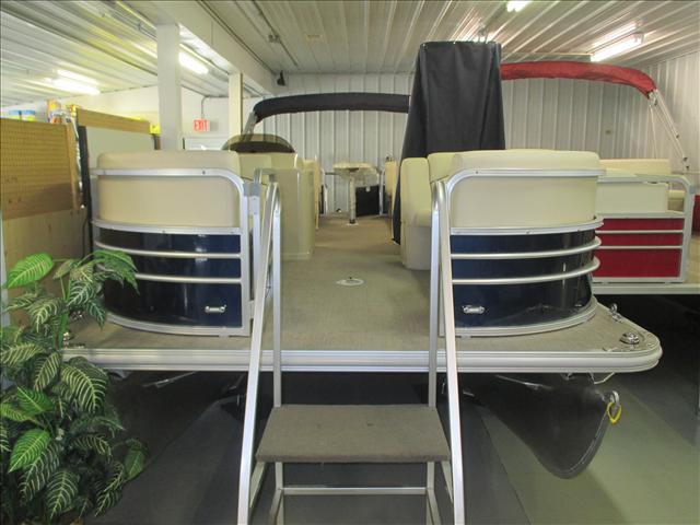 2016 SunChaser Pontoon 8522 Lounger