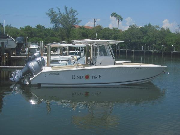 2013 Jupiter 26 FS Center Console