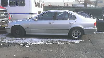 BMW : 5-Series 4 DOOR BMW 528i  Silver...it has damage to hood and front bumper