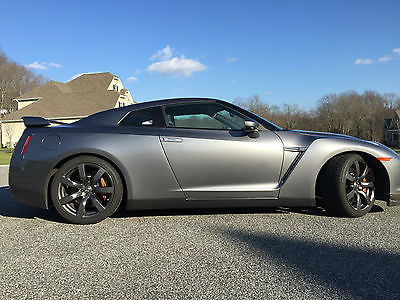 Nissan : GT-R Premium Coupe 2-Door Nissan GT-R 2010 Premium Cold Pkg 26k mi Gunmetal Orig mature owner, Stock Nice!