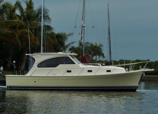 2004 Mainship Pilot Sedan Rum Runner II