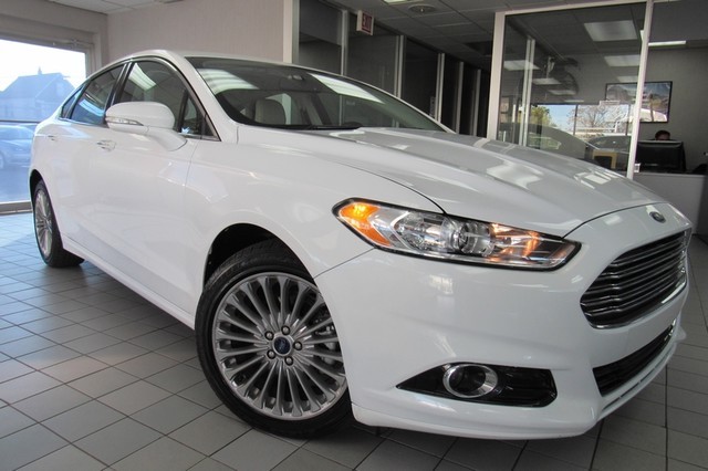 2016 Ford Fusion Titanium W/ BACK UP CAM