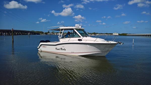 2016 Boston Whaler 285 Conquest