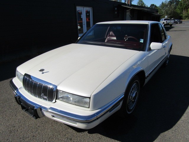 1992 Buick Riviera 2dr Coupe *WHITE* SUPER CLEAN CLASSIC !!