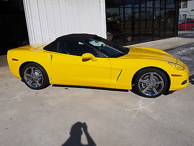 2009 Chevrolet Corvette Base Convertible 2-Door 2009 Corvette Convertible Yellow/Black 2LT  16000Miles