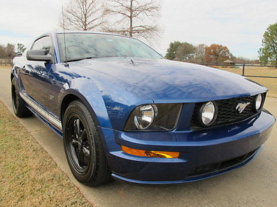 2006 Ford Mustang GT Coupe 2-Door 2006 Mustang GT, V-8, custom wheels, cold air intake, shaker stereo, in Texas