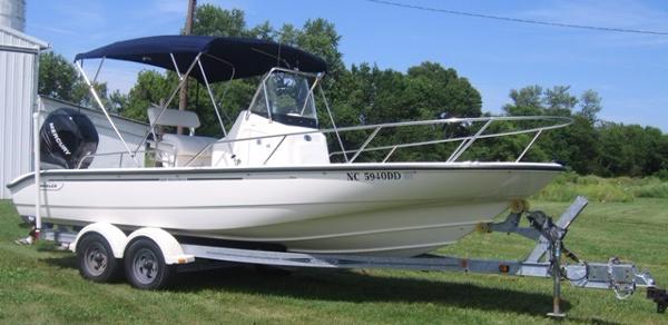 2006 Boston Whaler 220 Dauntless