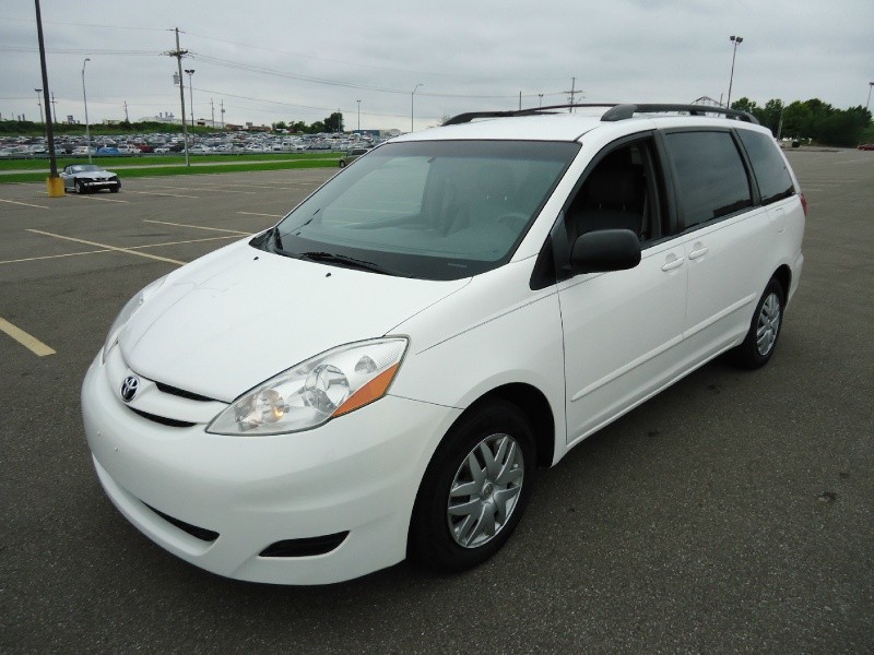 2007 Toyota Sienna Van 8 Passenger LE LEATHER-DVD-POWER DOOR-NEW TIRES