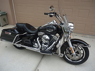 2016 Harley-Davidson Touring  2016 Harley Roadking only 2K miles and like new!!