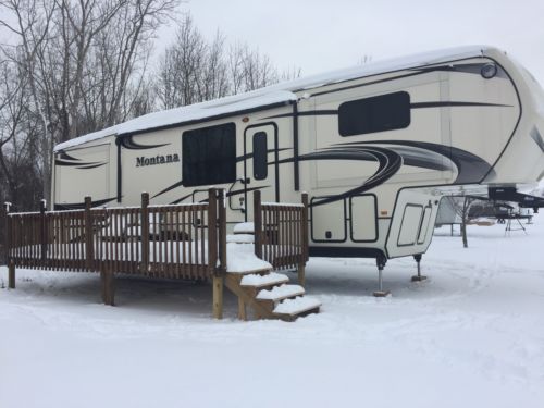 2015 Montana 3850FL 5th Wheel Camper. Up Graded Model. Mint Condition
