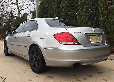 2005 Acura RL  2005 Acura RL 4-Door 300hp 3.5-Liter VTEC V6 Engine 5-Speed Automatic