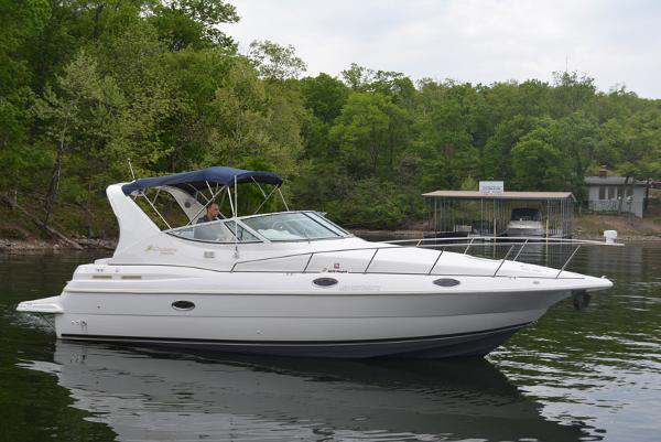 1999 Cruisers Yachts 3075 Express