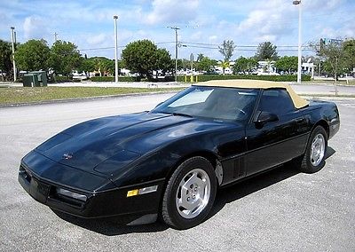 1988 Chevrolet Corvette Convertible Black / Saddle . Automatic . Carfax . South Florida
