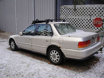 1993 Honda Accord SE Sedan 4-Door 1993 Honda Accord SE Sedan 4-Door 2.2L