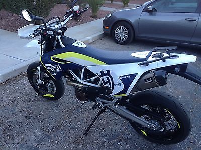 2016 Husqvarna Superbike  2016 Husqvarna 701 Supermoto