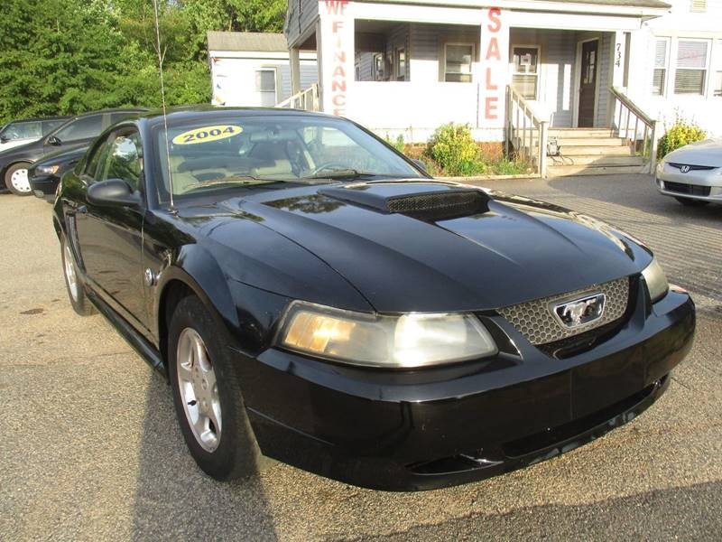 2004 Ford Mustang Base 2dr Coupe