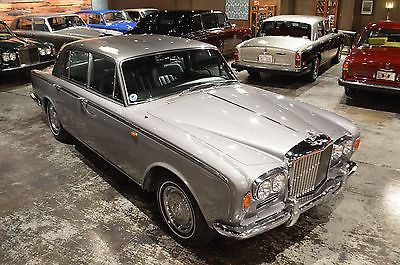 1967 Rolls-Royce Silver Shadow - Bentley T 4 door saloon Beautiful presenting restored Bentley T. Rare 