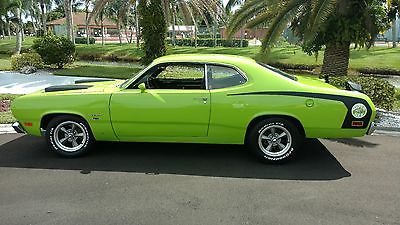 1971 Plymouth Valiant Super Bee muscle car