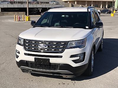 2016 Ford Explorer XLT 2016 Explorer XLT Loaded, Nav, 20's, Blind Spot Alert, Towing Package, Htd seats