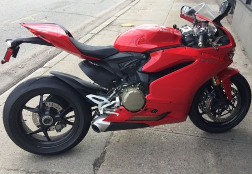 2015 Ducati Superbike  2015 Ducati 1299 Panigale Superbike Motorcycle - MINT 640 MILES