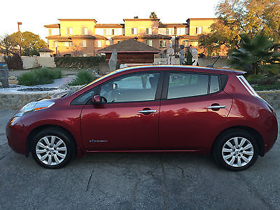 2013 Nissan Leaf S Hatchback 4-Door RED PEARL HEATED SEATS FRONT AND REAR HEATED STEERING BACK CAM FAST CHARGE PORT