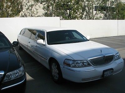 2007 Lincoln Town Car 4dr Sdn Executive w/Limousine Pkg 2007 Lincoln Town Car, White with 96,500 Miles available now!