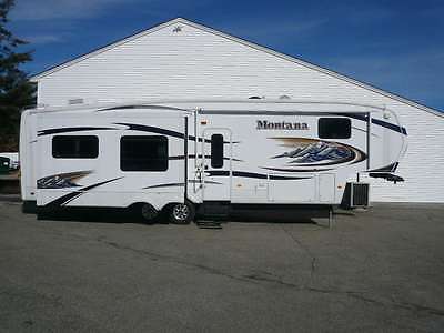5th wheel Keystone Montana trailer - like new condition