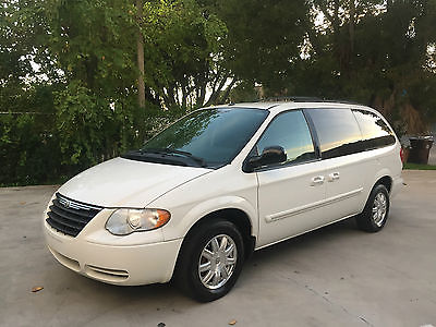 2006 Chrysler Town & Country Touring Edition - Extended Stow N' Go Mini Van 43k Original Miles - Perfect Carfax - No Accidents - 100% Florida Van - Like New