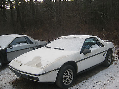 1984 Pontiac Fiero coupe 1984 Pontiac Fiero coupe notchback. PARTS CAR ONLY. 4 Cyl 2.5l automatic. as is.