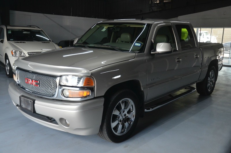 2006 GMC Sierra Denali Crew Cab 143.5 WB AWD