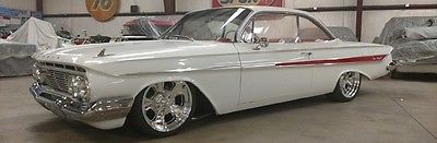 1961 Chevrolet Impala SUPER SPORT RESTOMOD AIR RIDE BILLET WHEELS POWER STEERING 4 WHEEL POWER DISC BRAKES MAKE OFFER WOW