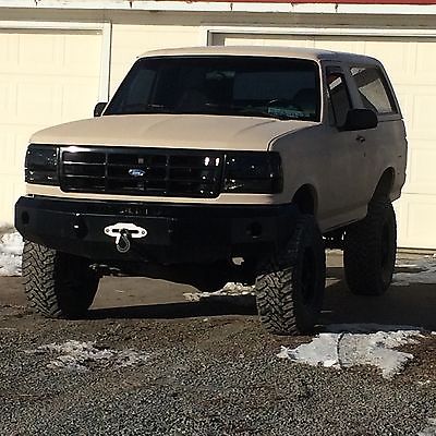 1993 Ford Bronco Xlt custom Very clean all new build lifted1993 ford bronco