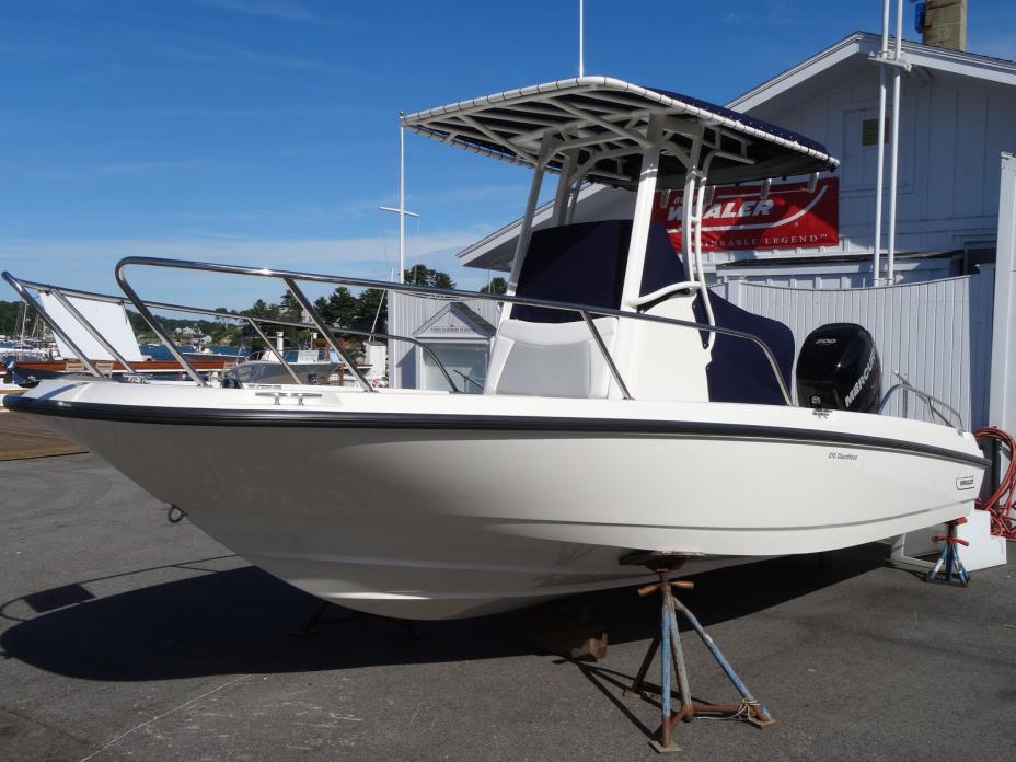 2017 Boston Whaler 210 Dauntless