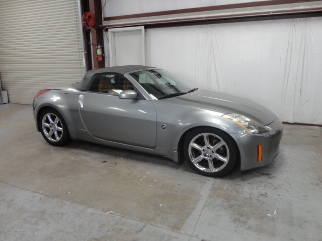 2004 Nissan 350Z Roadster, Leather, Convertible,Low Miles!