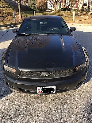 2012 Ford Mustang Appearance Package + Foglights ingle Owner 2012 Mustang V6 with Low Miles