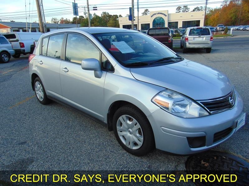 2011 Nissan Versa 5dr HB I4 Auto 1.8 S