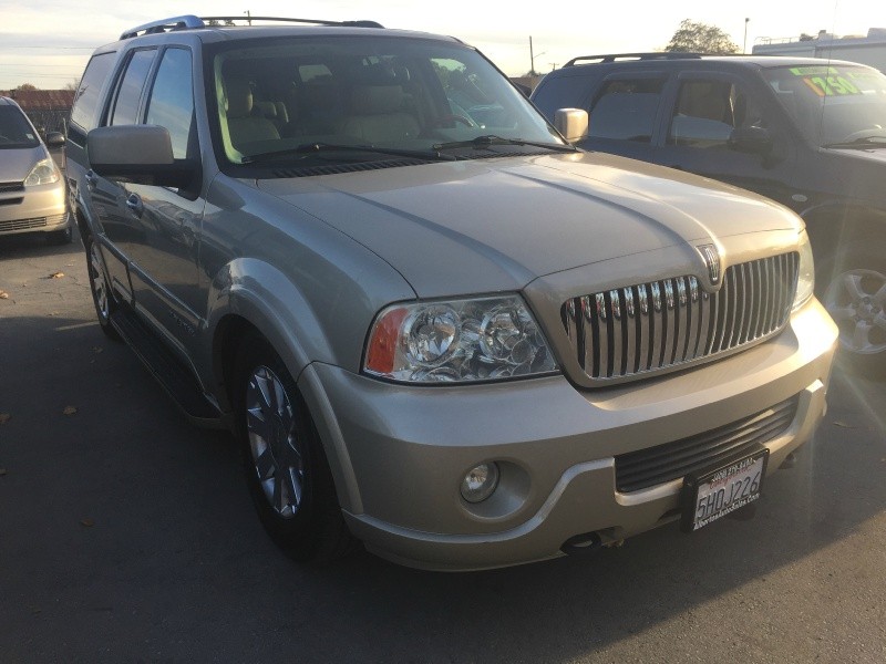 2004 Lincoln Navigator 4dr 4WD Luxury*WE CAN FINANCE YOU WITH 0% INTEREST