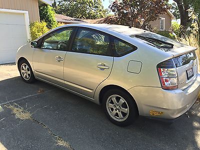 2005 Toyota Prius Base Hatchback 4-Door 2005 Toyota Prius Sedan w/ Hybrid Technology A/T Touch Screen A/C NEW Battery