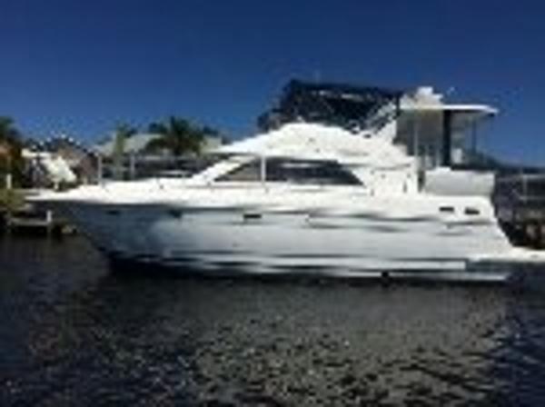 1999 Cruisers Yachts 3750 MOTOR YACHT