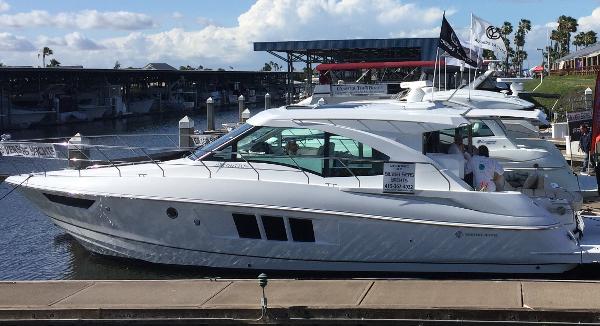 2017 Cruisers Yachts 45 Cantius