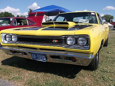 1969 Dodge Coronet Super Bee Pearl Yellow Real Super Bee w/ period correct 426 HEMI 4-speed  ex-show car